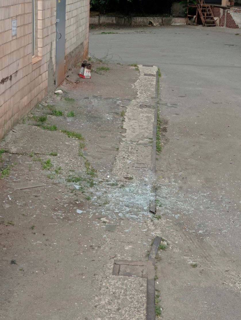 The Russian Federation hit the house and educational institution in Kryvyi Rih with missiles: there is a victim, there may be people under the rubble. Photo and video