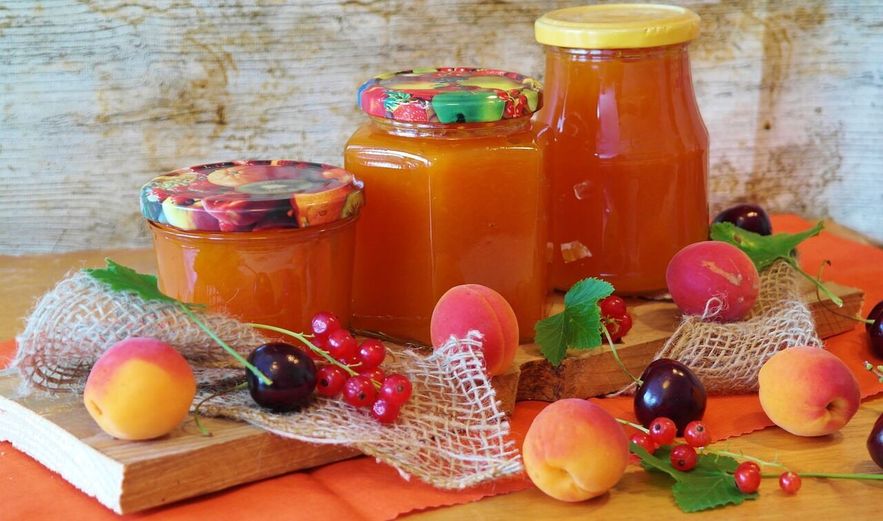 Recipe for homemade apricot jam