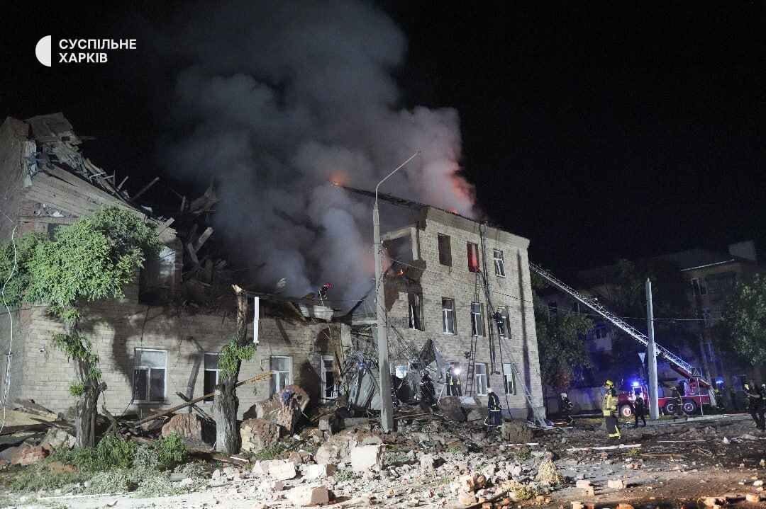 Russians attacked Kharkiv with kamikaze drones: there are three arrivals in the city center, destroyed a hostel. Photo