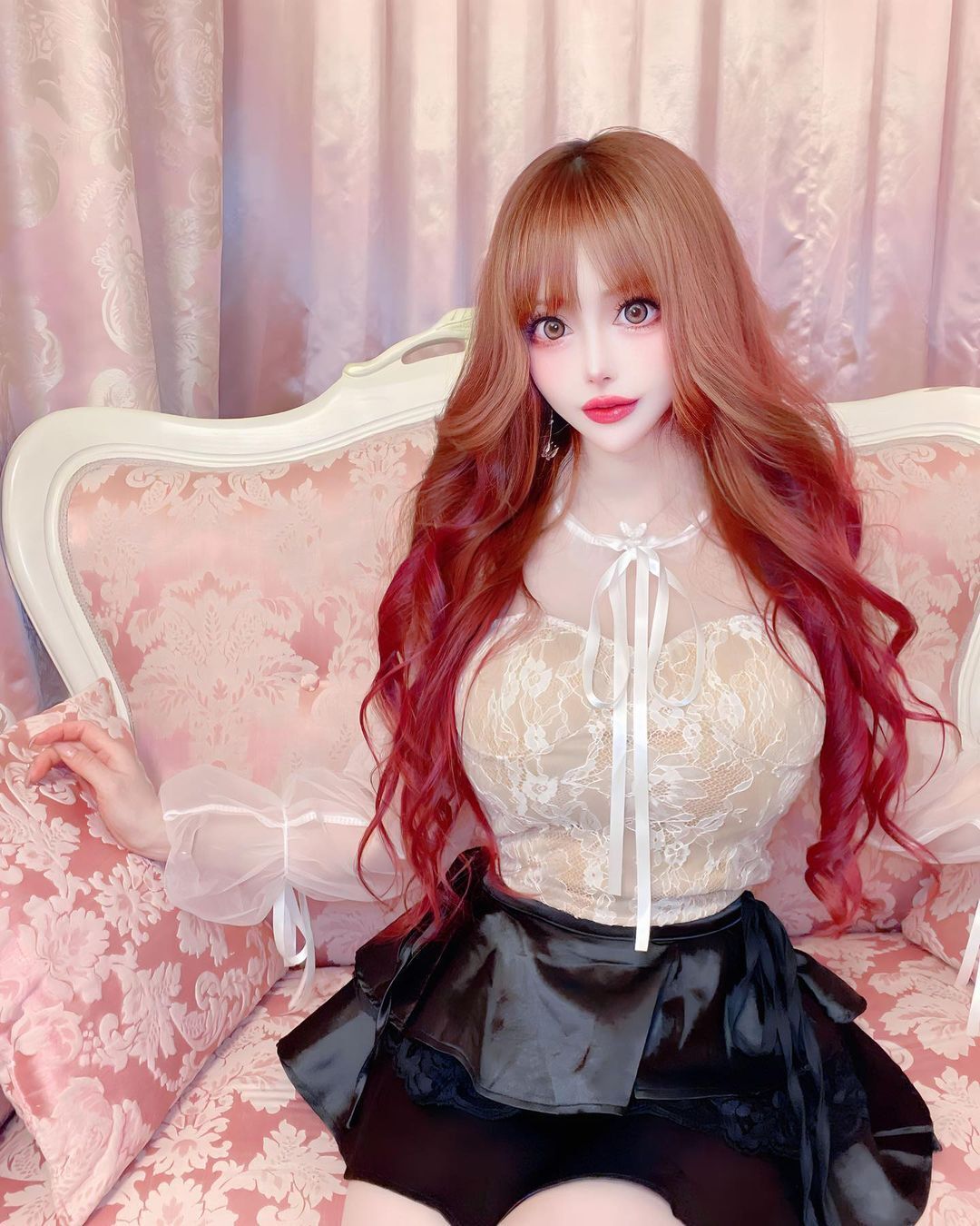 Odessa doll, ''porcelain'' Japanese and other epathetic models who look like Barbie. Photo