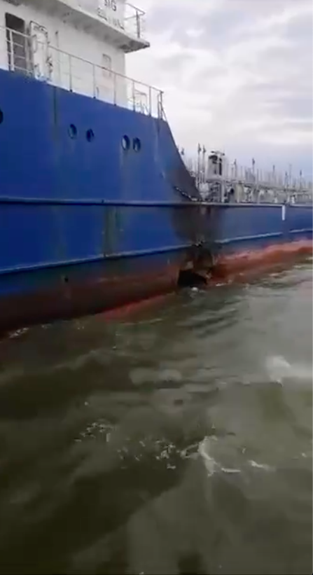 Excellent work of drones: the network shows the damaged Russian Sig tanker and Olenegorskiy Gornyak ship