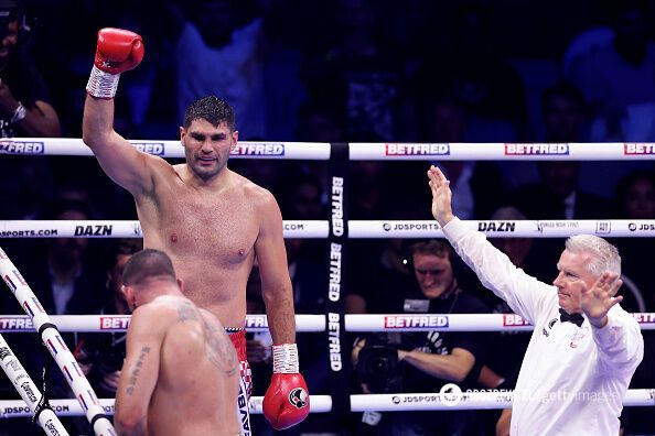 Unbeaten super heavyweight lost by knockout in the final minutes in the fight for Usyk's belt. Video