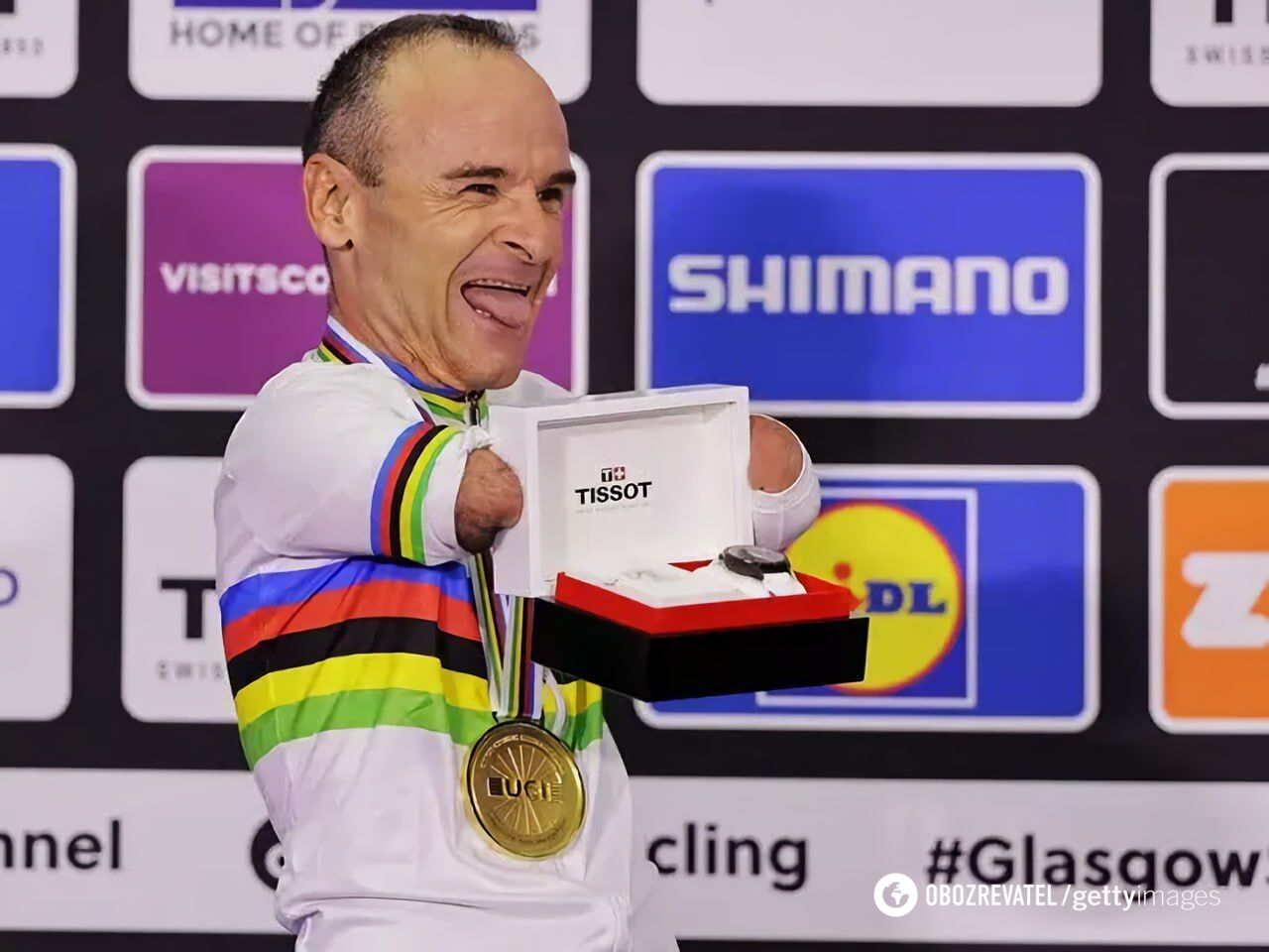 An armless cyclist won the world championship. He was awarded a wristwatch. Video