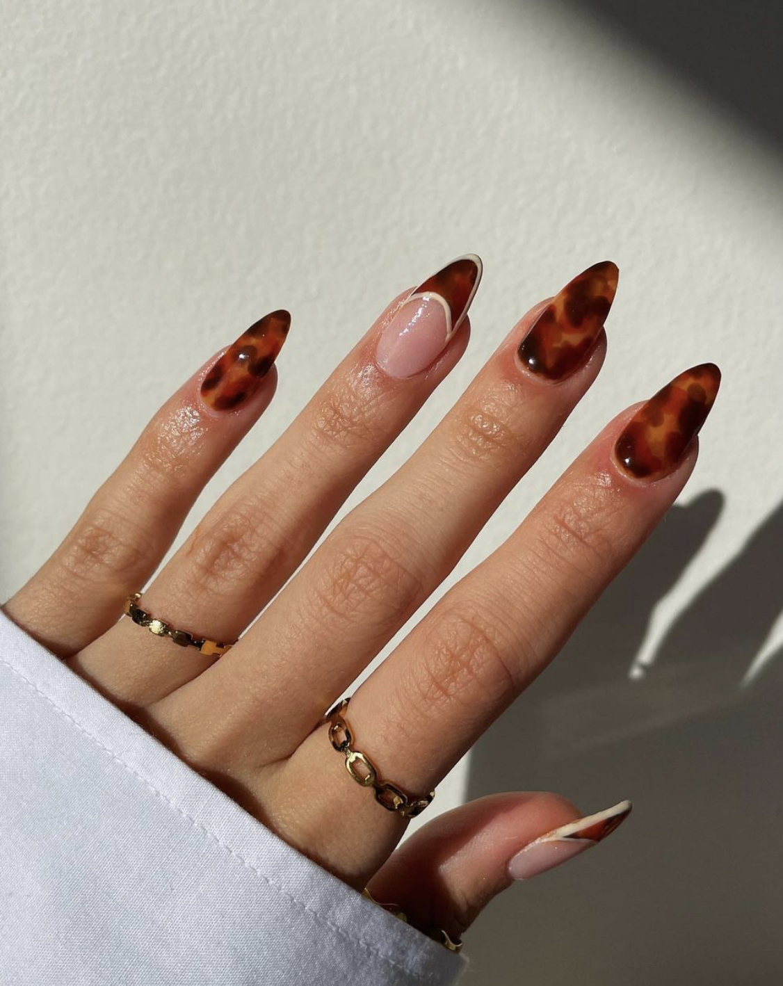 Coffee shades on the nails look sophisticated.