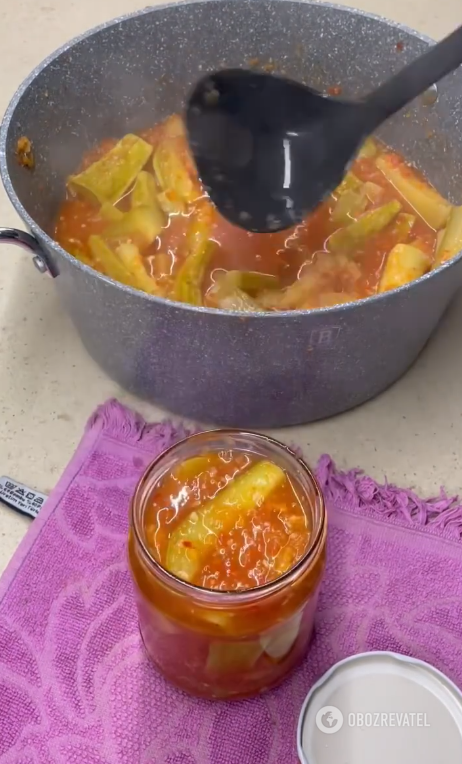 How to tastily preserve zucchini for winter: with apple and red pepper