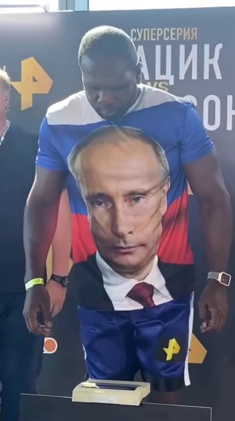 The famous American heavyweight came in a T-shirt with Putin on it. Video