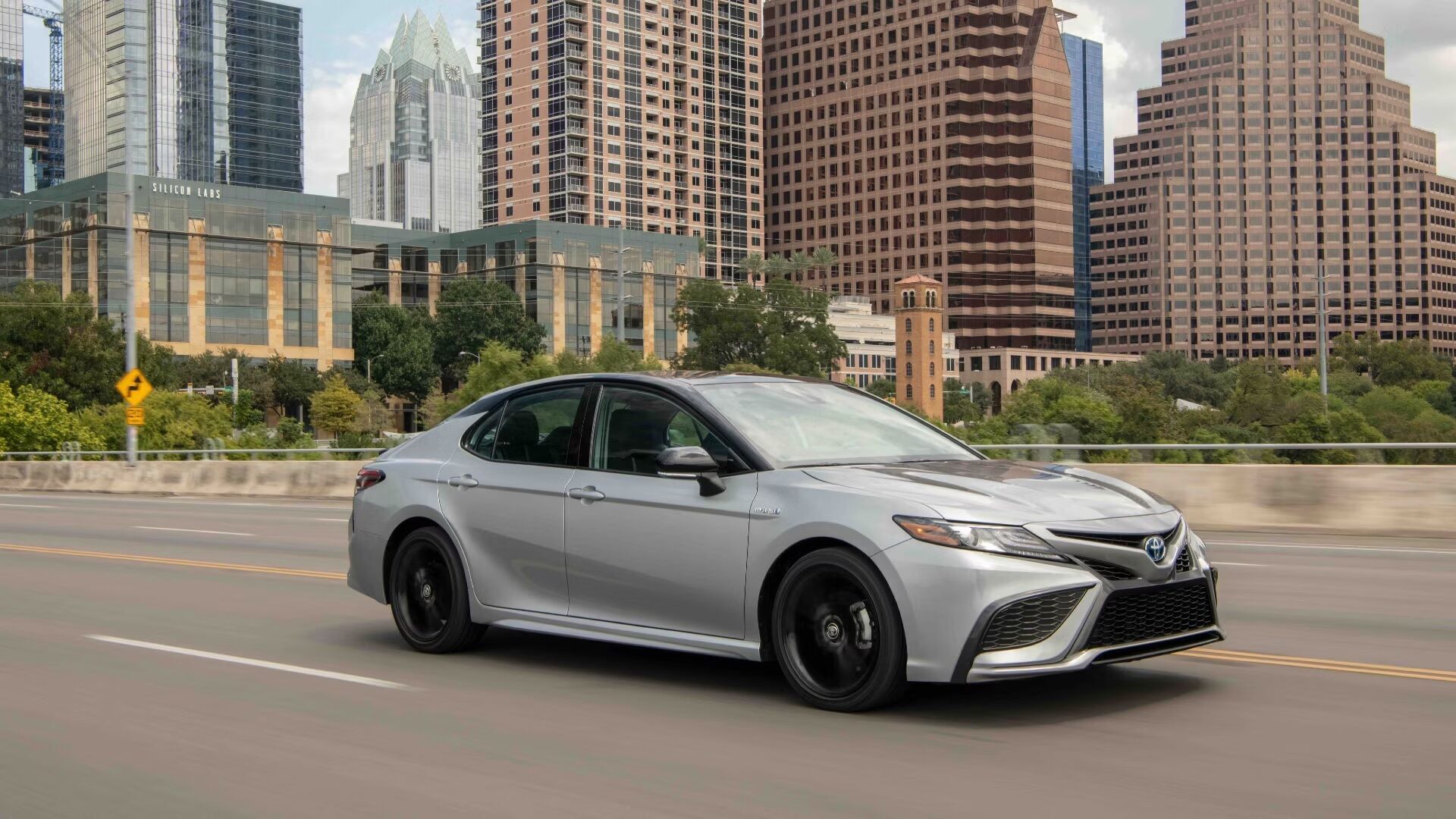 The best hybrid sedans: rating of cars with photos