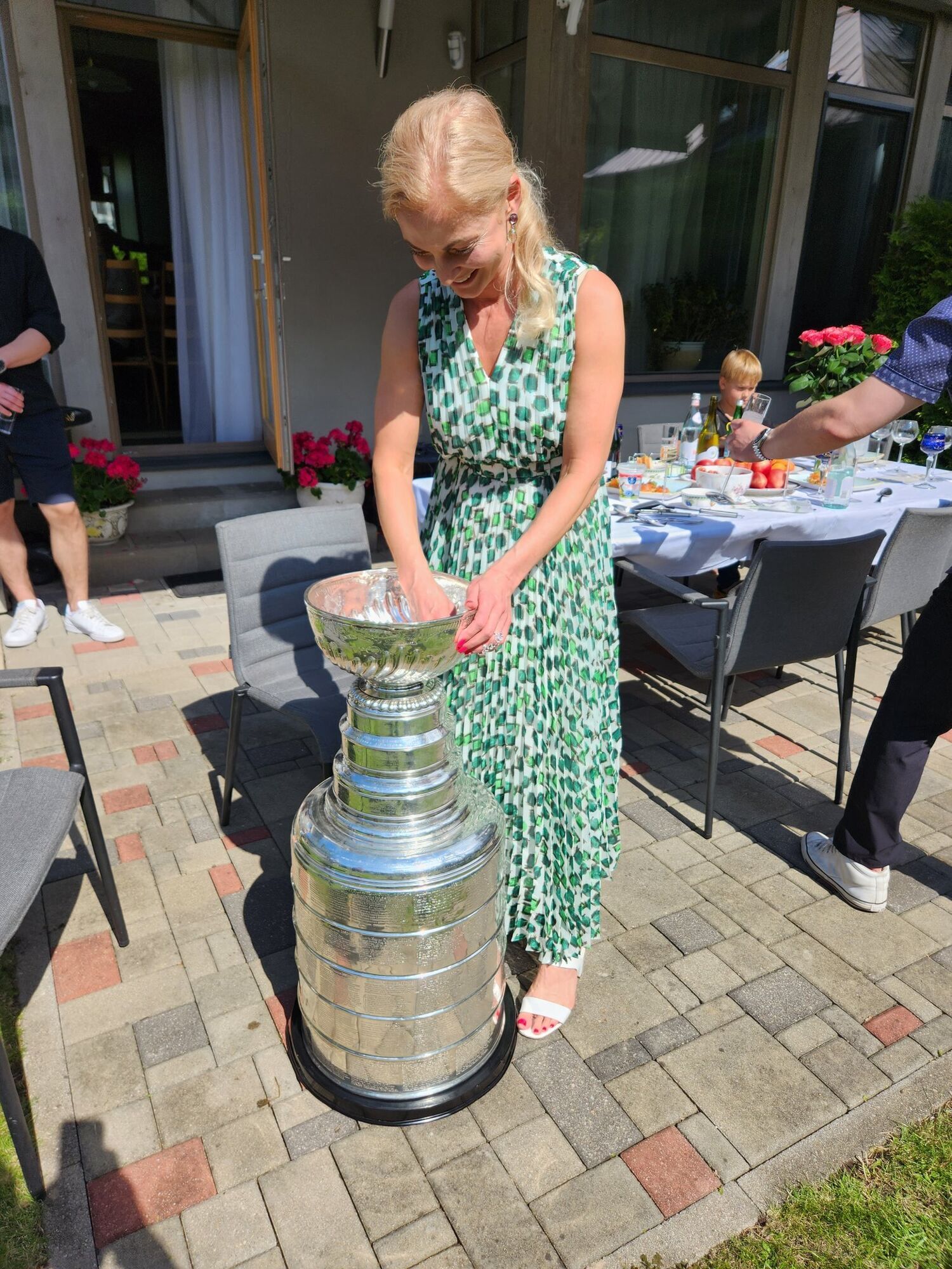 The NHL champion ate Ukrainian borscht from the Stanley Cup. Photo fact