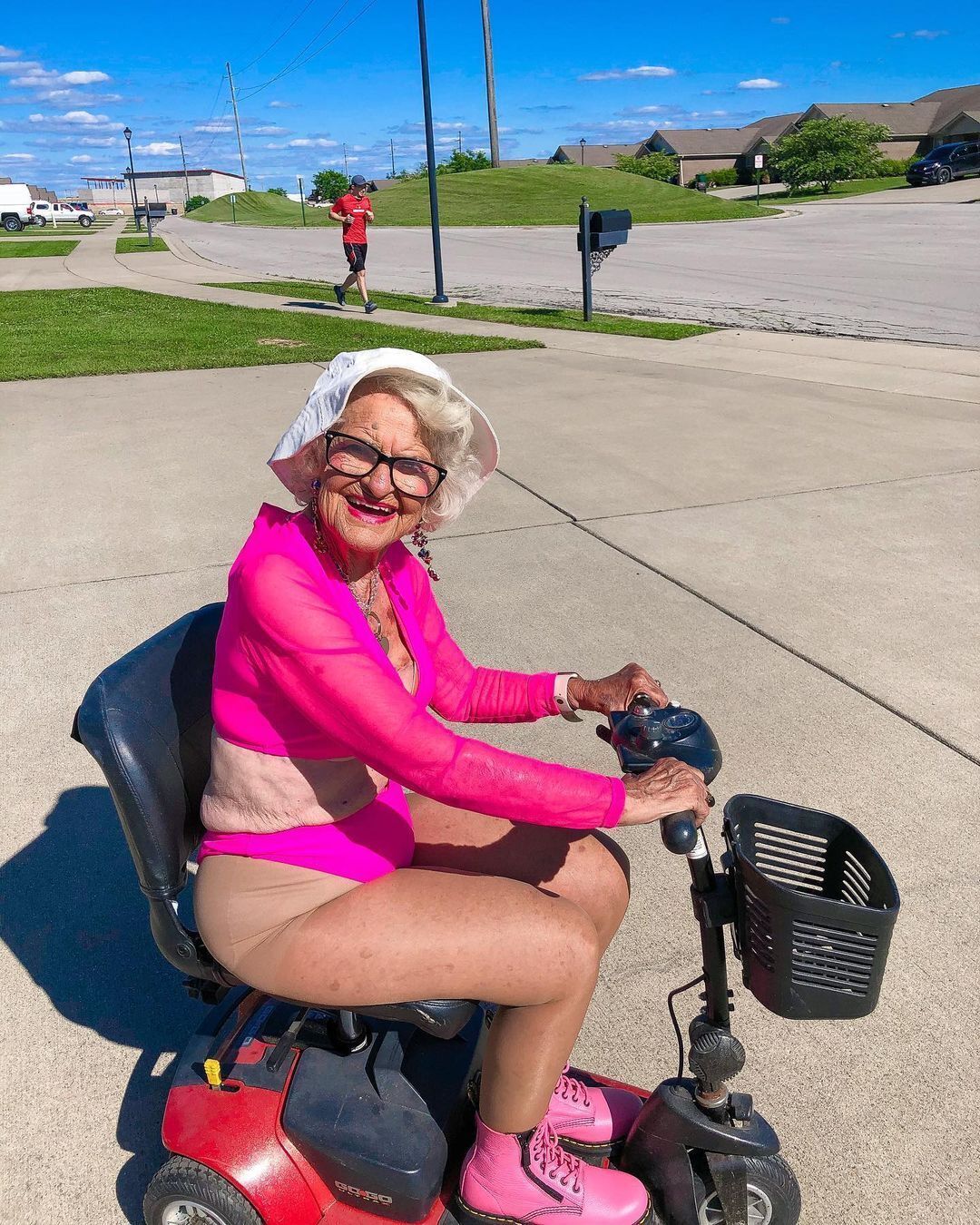 Age is just a number: a 95-year-old pensioner blew up Instagram with daring images and caused controversy. Photo
