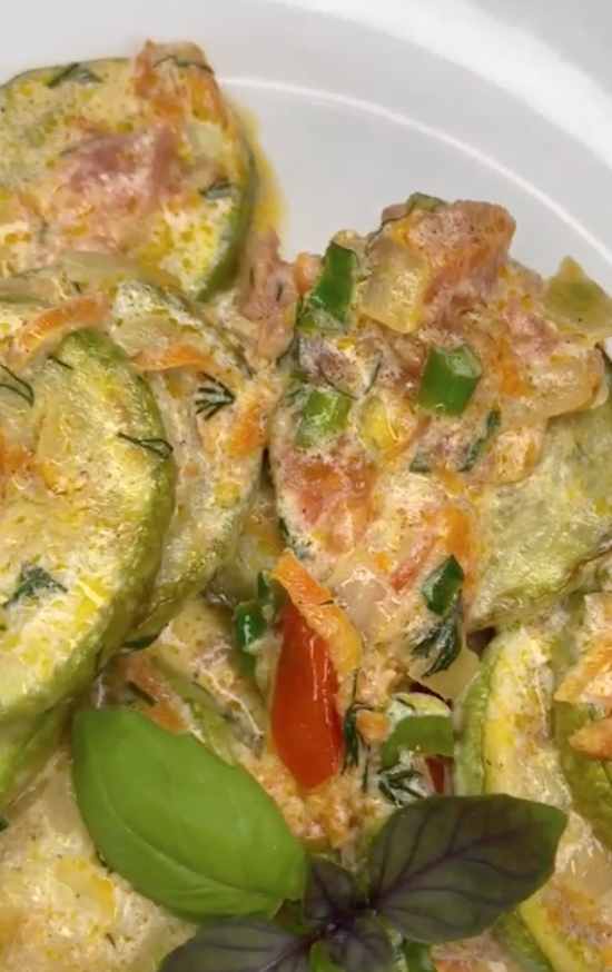 Zucchini with cream and herbs