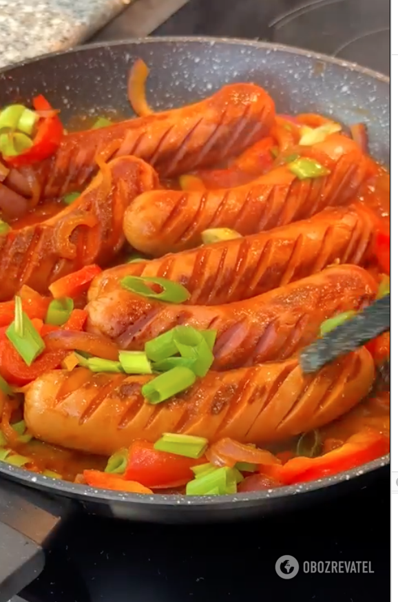 Cooked sausages with vegetables