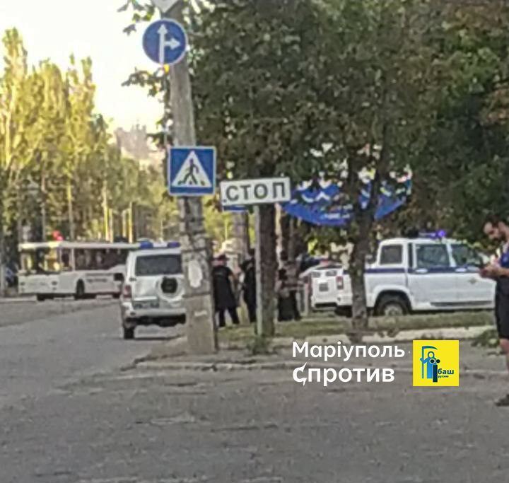 Kadyrov soldiers had an armed conflict with the ''commandant's office'' in occupied Mariupol, snipers were on the roof. Photo and video