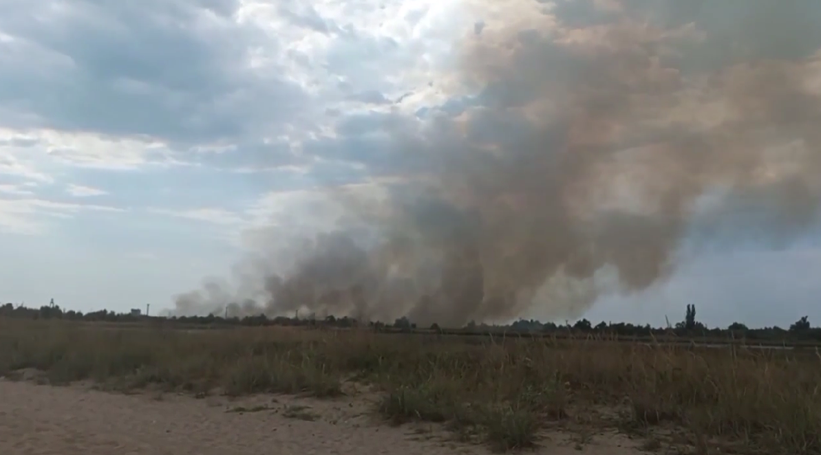 Explosions heard in occupied Berdiansk: Russian military deployment site on fire. Video
