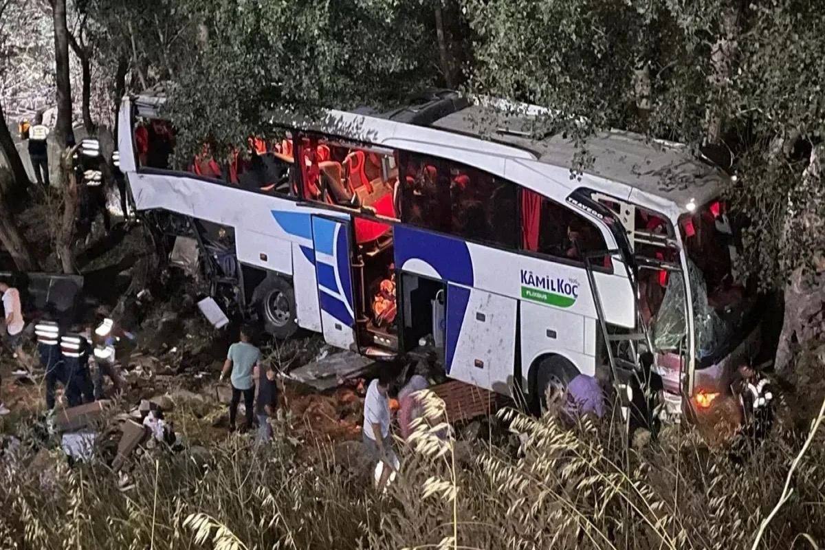In Turkey in the accident hit a passenger bus: 12 people killed, 19 injured. Photo and video