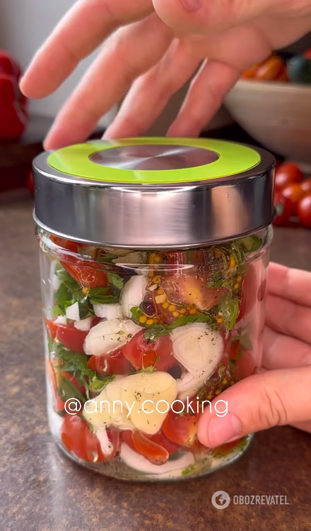 Marinated tomato salad in 5 minutes: how to cook
