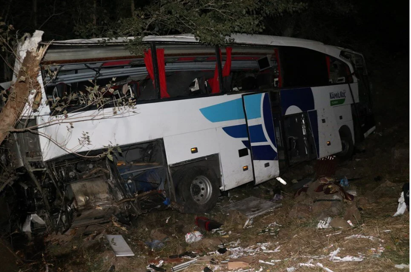 In Turkey in the accident hit a passenger bus: 12 people killed, 19 injured. Photo and video