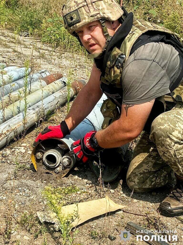 Heat is no obstacle: MIA bomb squad continues to clear de-occupied territories. Photo