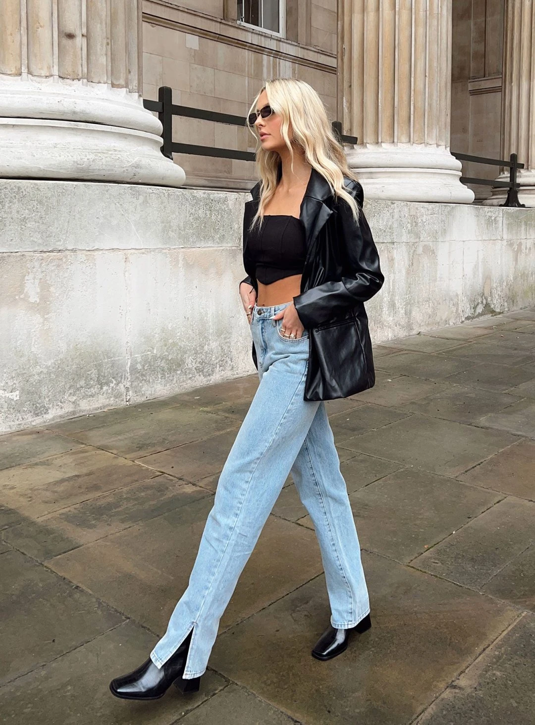 What shoes to wear with straight jeans to look chic and modern