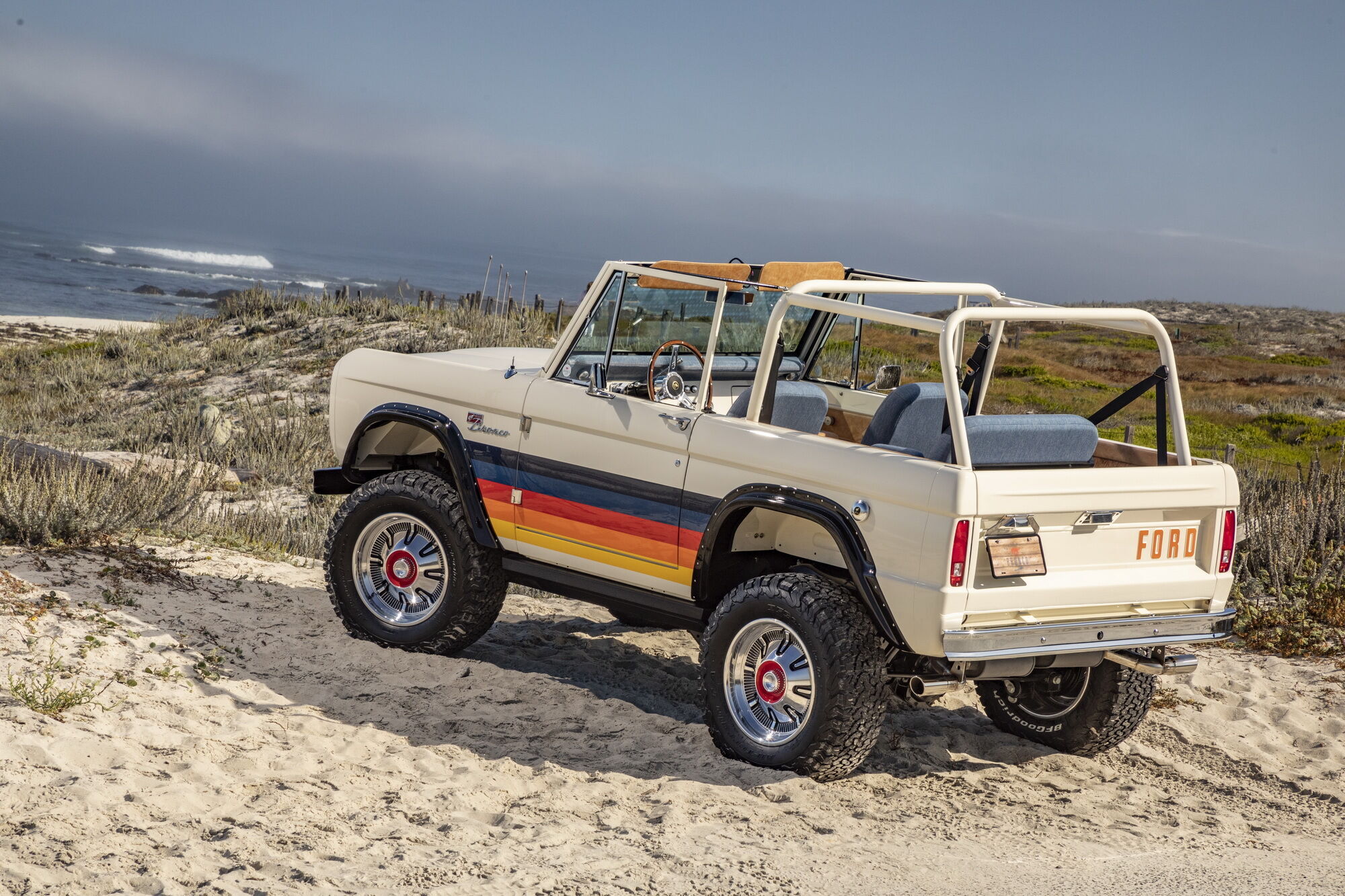 Ford's $400,000 all-terrain vehicle has been shown in the US. Video