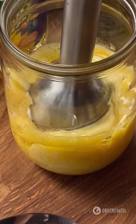 How many eggs should be added to homemade mayonnaise to make it yellow: budget technology