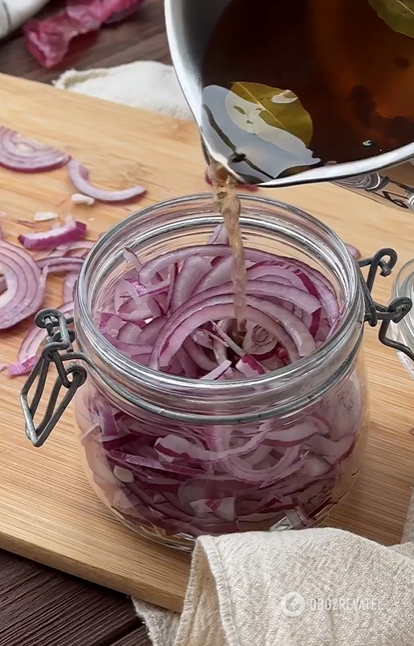 How to pickle onions: for salads, kebabs and as an independent appetizer