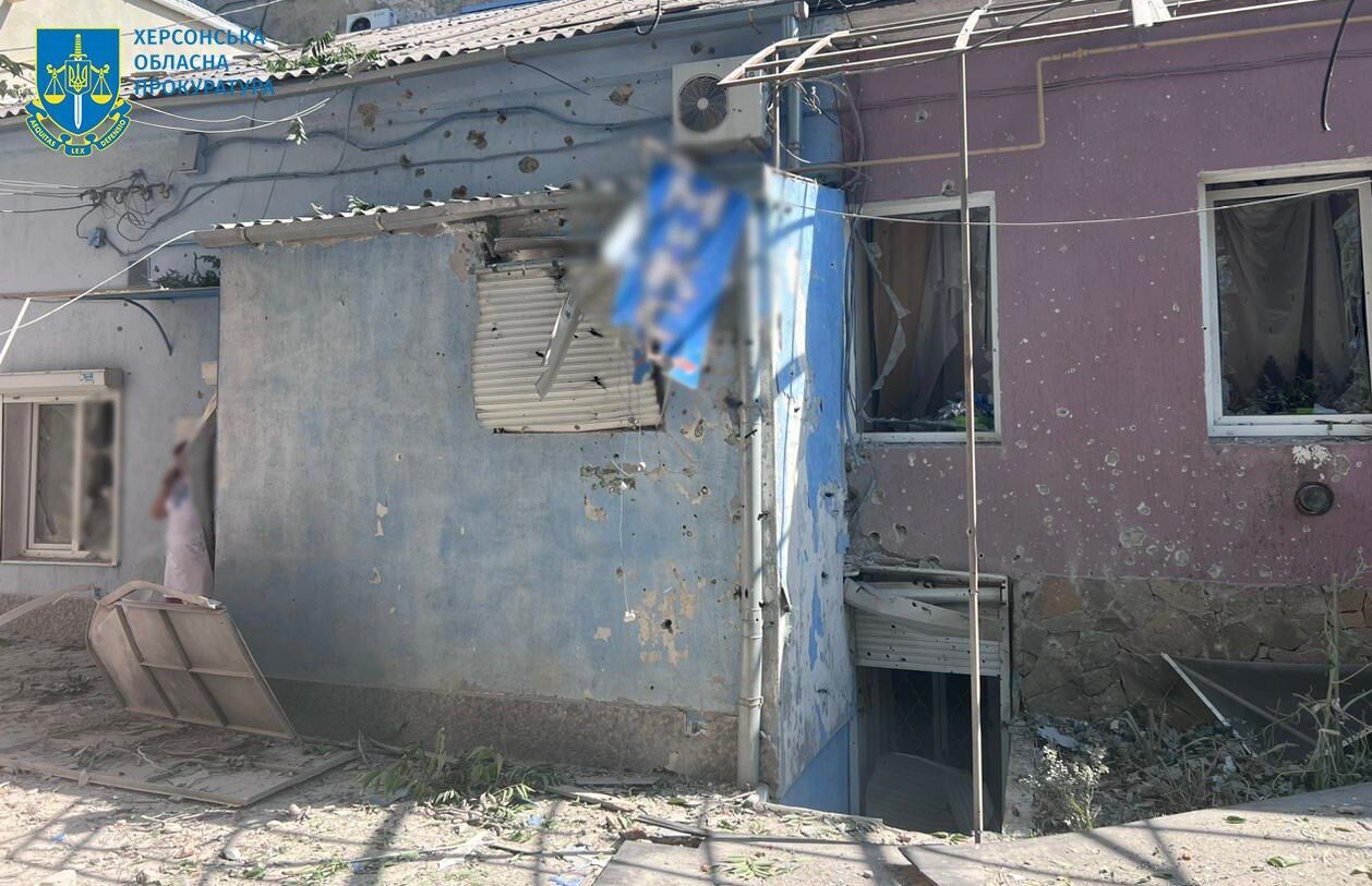 Occupiers shelled Kherson, one of the shells hit the roof of the house: a child among the victims