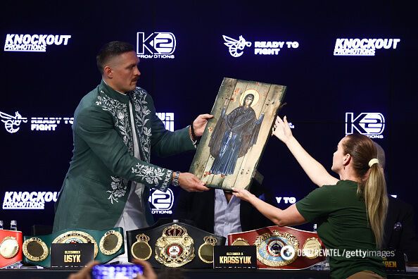 Usyk was given a unique gift from Bakhmut before the fight with Dubois. Video