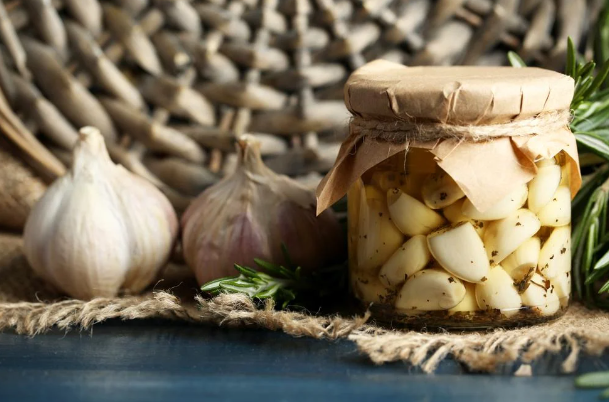 Pickled garlic for winter