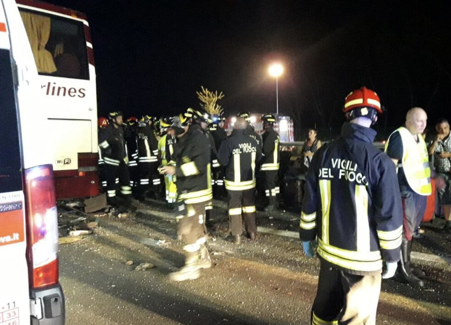 Bus with Ukrainians collided with a truck in Italy: there are serious injuries. Photo