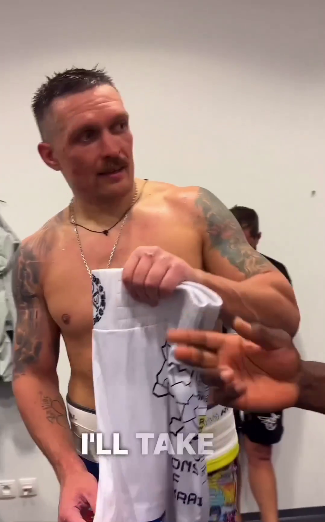 How Usyk looked after missing 47 punches to the head and body. Video from the locker room after the fight with Dubois has appeared