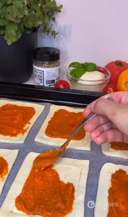 Simple puff pastry patties for lunch that are cooked in 20 minutes