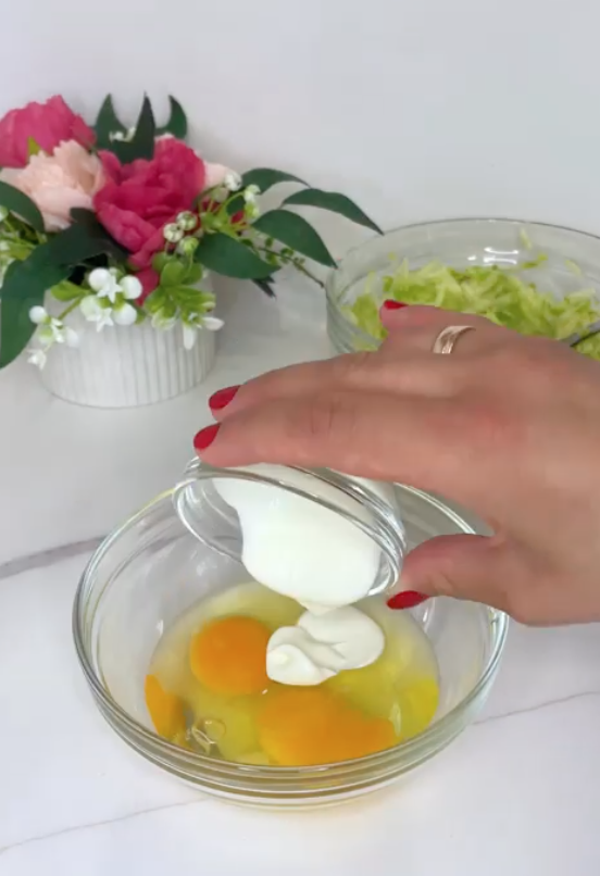 Eggs with sour cream