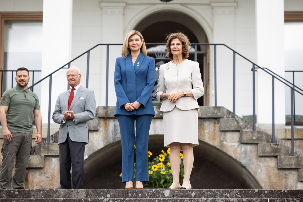 It's a message to the world. Olena Zelenska's stylist explained why after February 24 the first lady often wears suits
