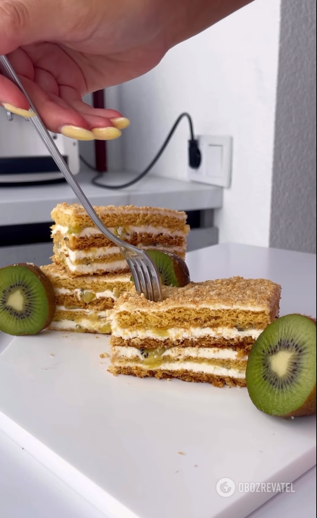 Super easy honey kiwi cakes: even easier than the popular cake