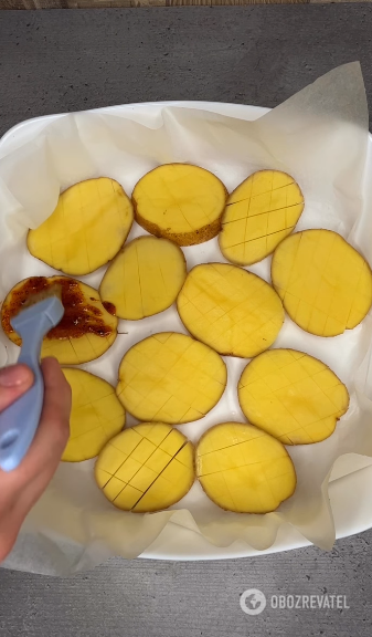 How to bake potatoes in circles: they get very crispy
