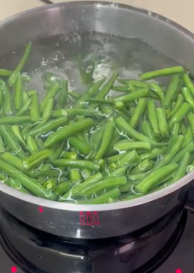 Asparagus beans for the dish