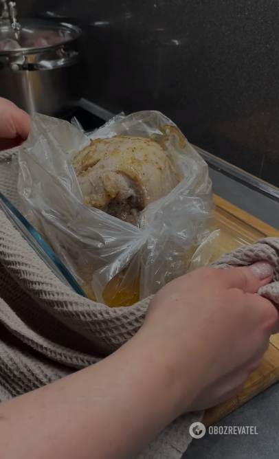 How to bake juicy boiled pork with crust: sharing the technology