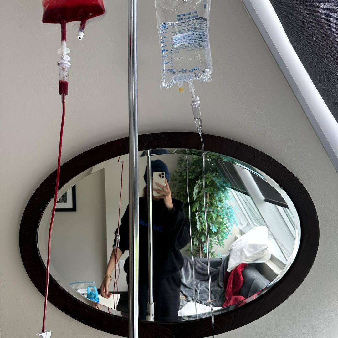 Supermodelka Bella Hadid opowiada o poważnej chorobie, z którą walczyła przez 15 lat, pokazując przerażające zdjęcia ze szpitala