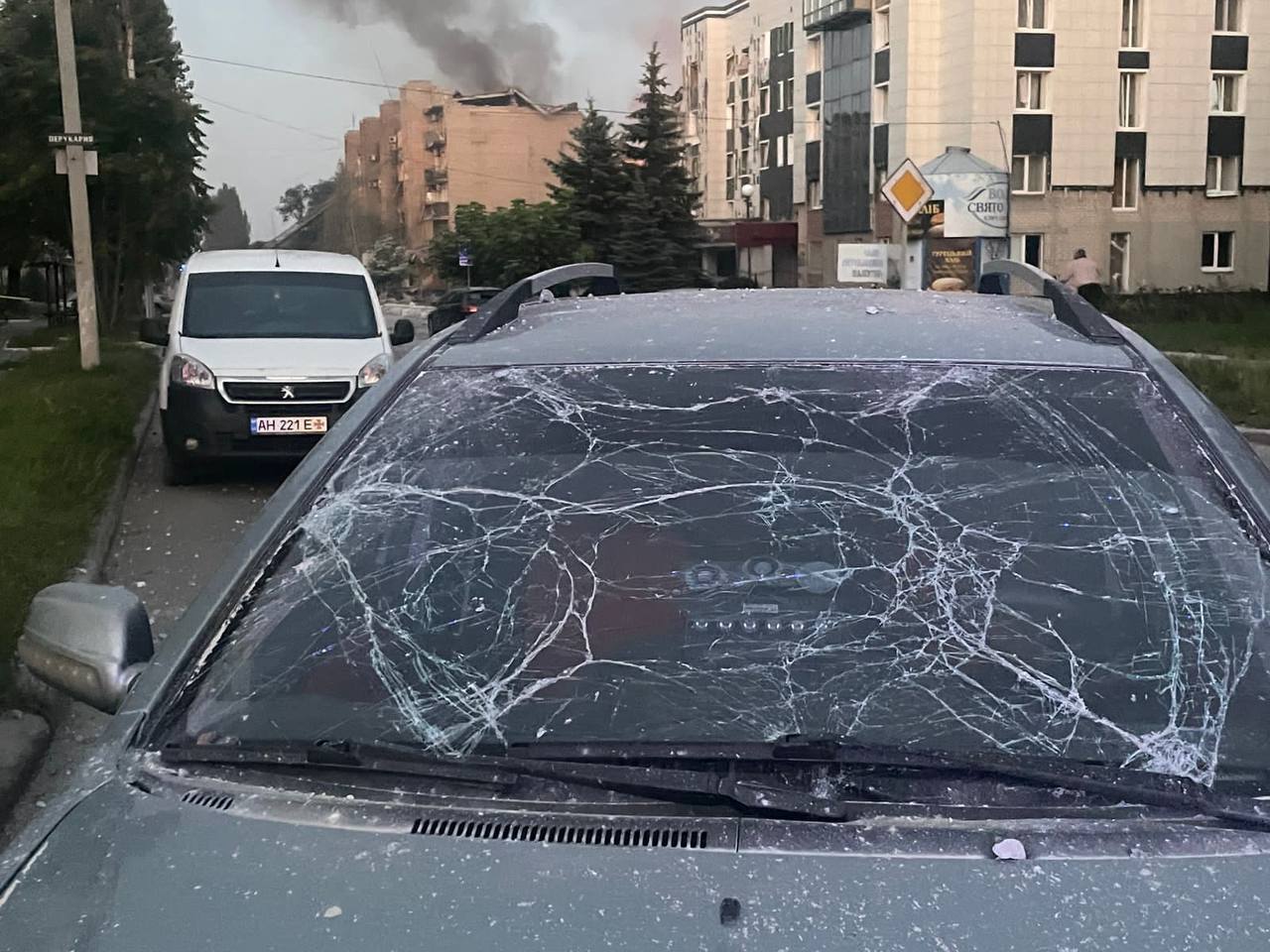 Russians shelled Pokrovsk in Donbas: a residential building was hit, civilians were killed. Photos and video