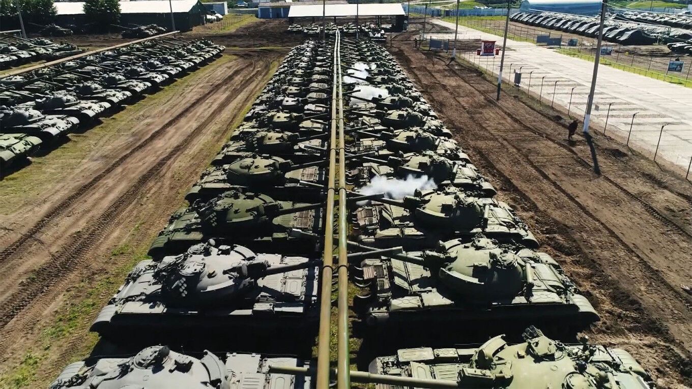 Russia half emptied the largest warehouse of Soviet armored vehicles because of the war in Ukraine: media revealed details