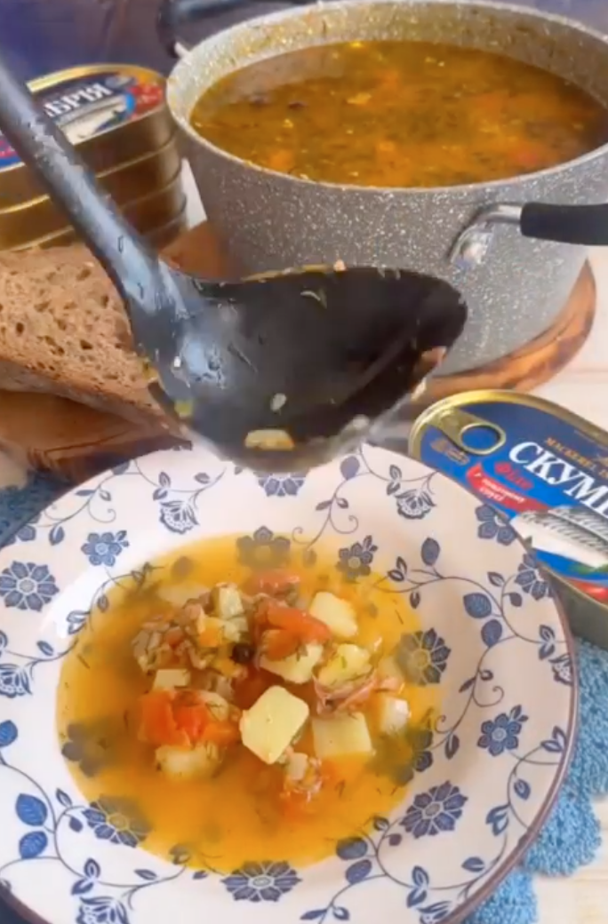 How to remove all the extra fat from the soup with a ladle