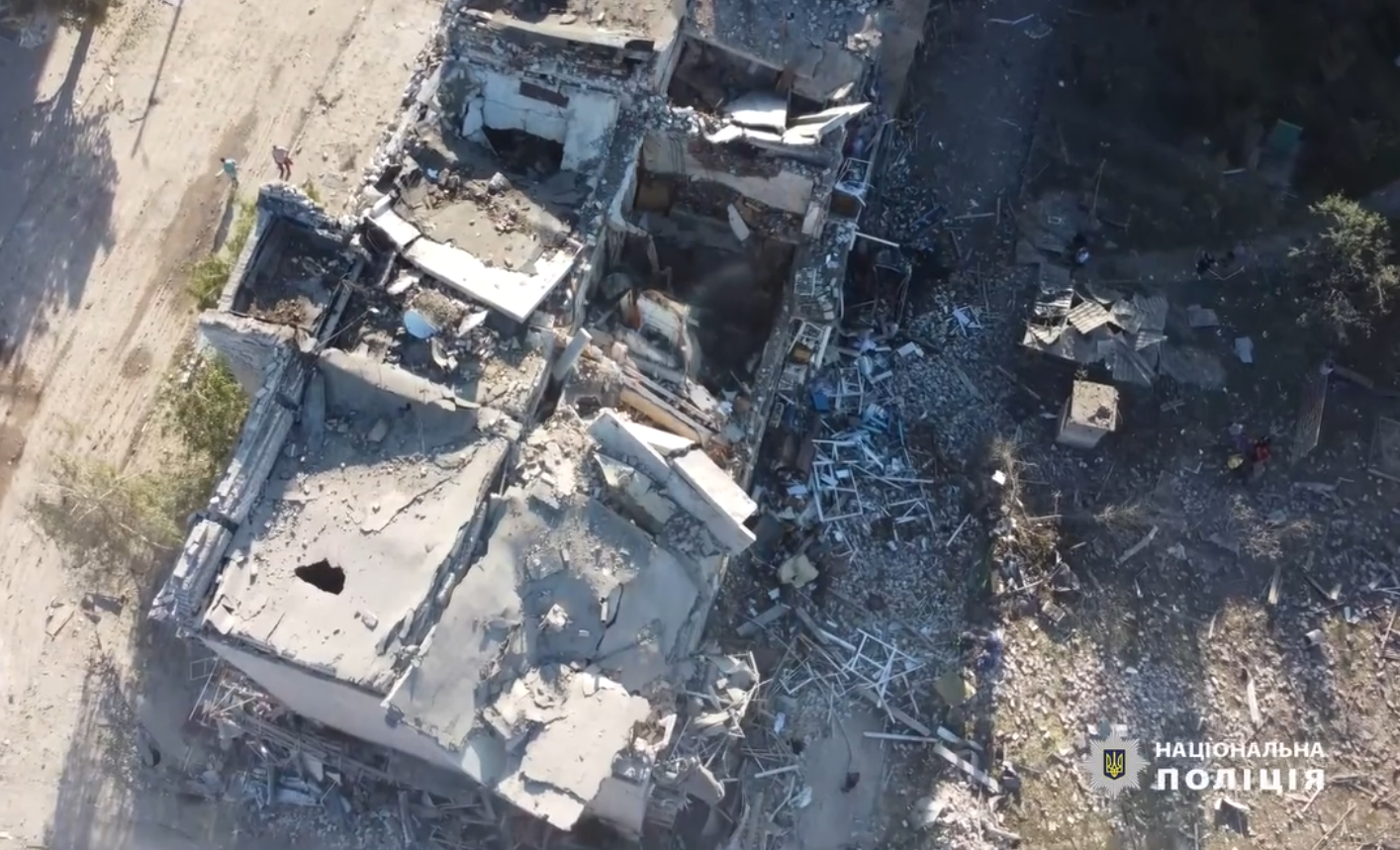 People were pulled out from under the rubble: the police showed footage of the first minutes of the rescue operation in Pokrovsk after the strike RF