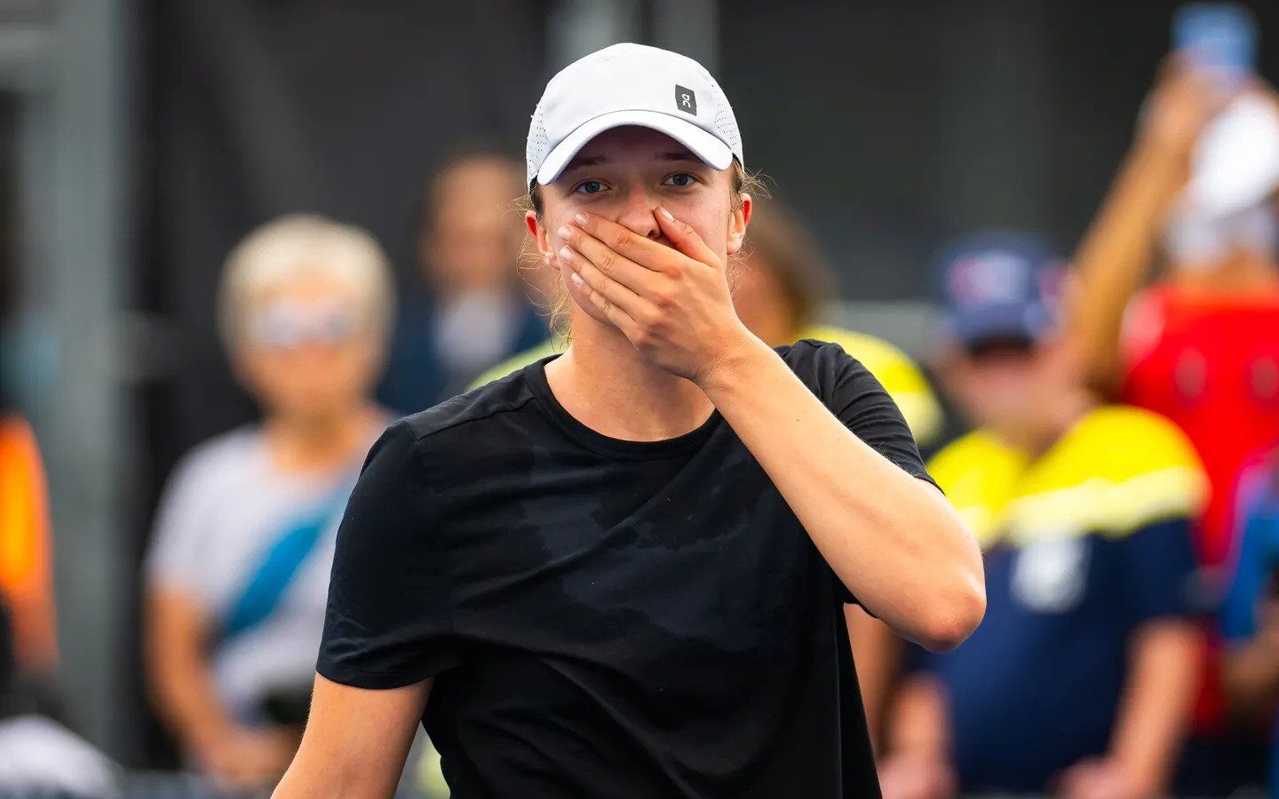 The best tennis player in the world entered the court with her mouth taped and explained why. Photo fact