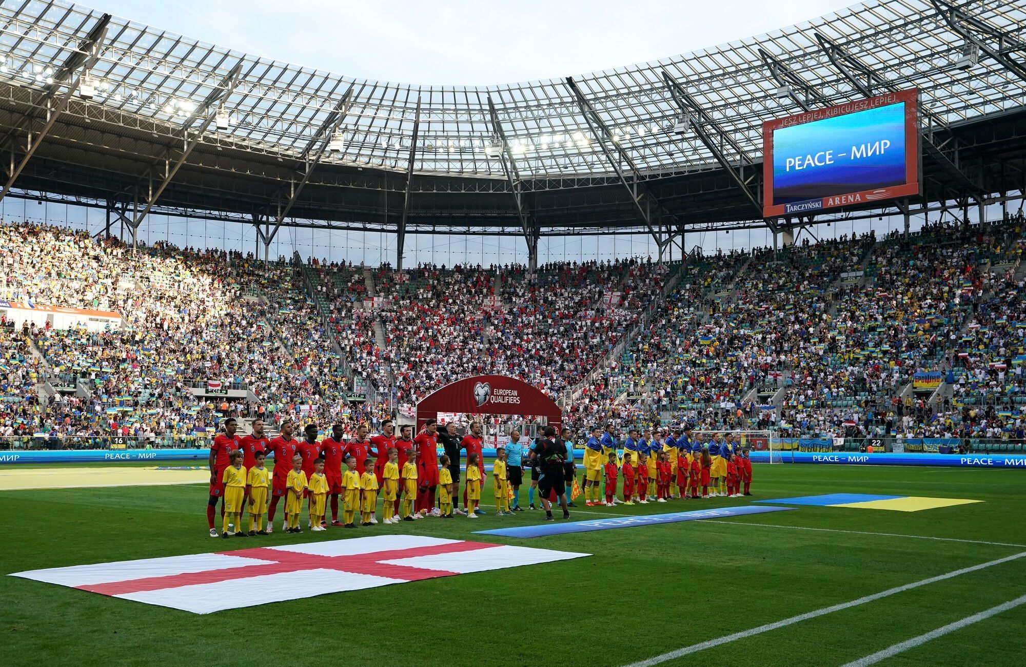 Russian fans tried to hound the Ukrainian national team after the game with England, but something went wrong