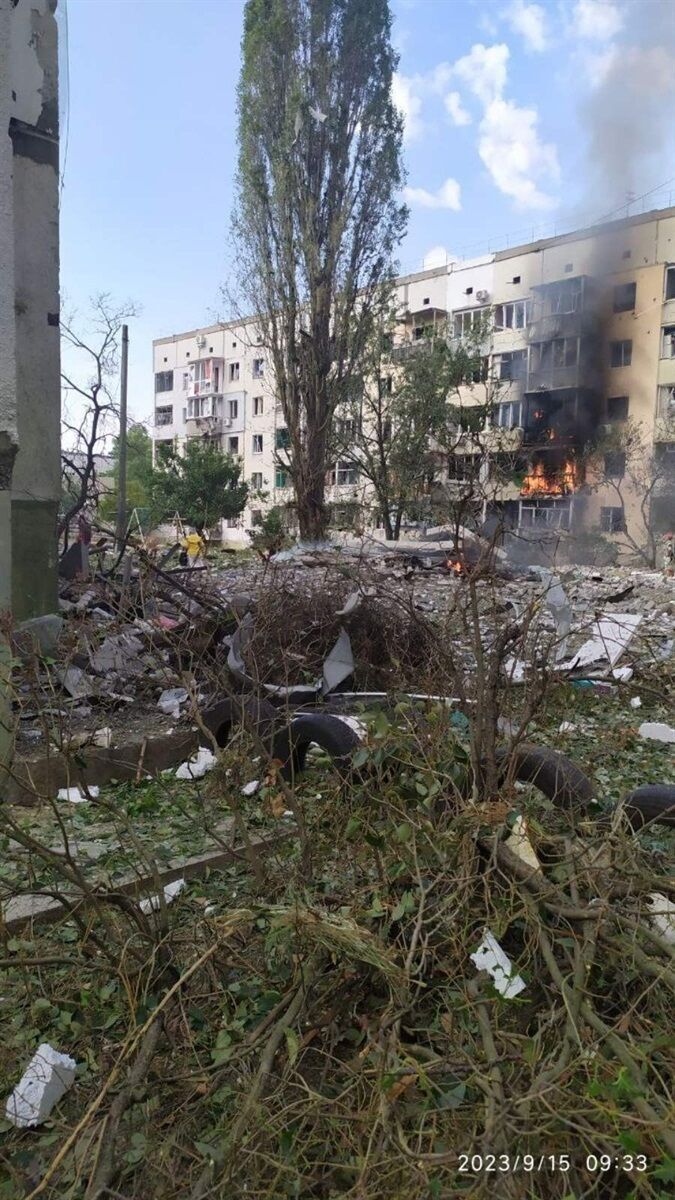 The occupants struck houses in Nova Kakhovka with aerial bombs: there are dead and wounded. Photo and video