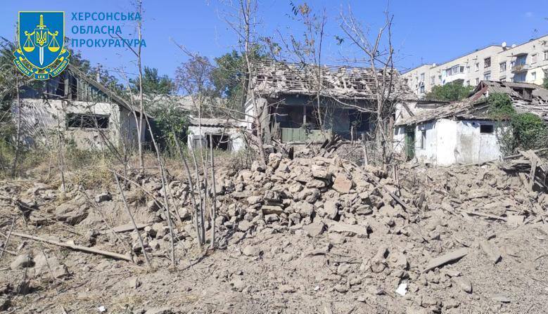 Russians shelled Beryslav in Kherson region: an apartment building damaged, a woman wounded
