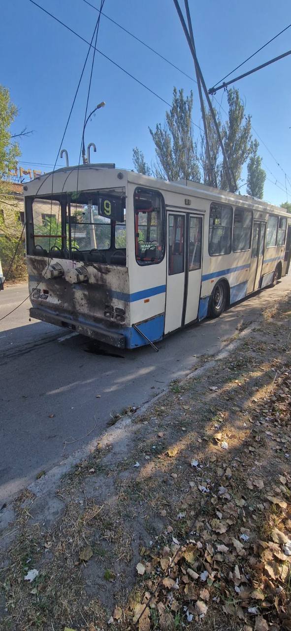 Occupants shelled Kherson and hit a trolleybus: there are dead and wounded. Photos and videos