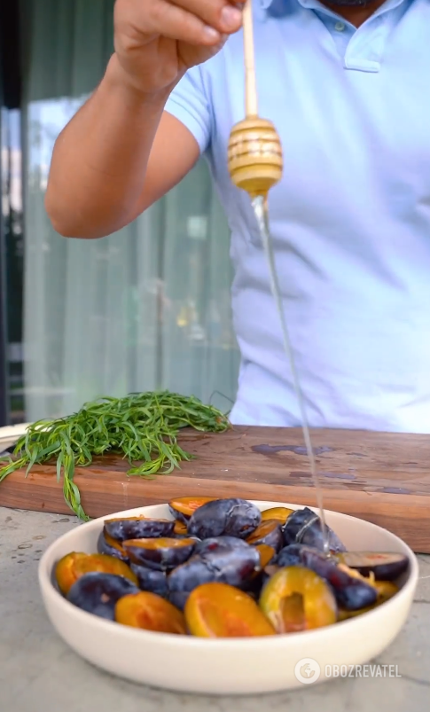 How to grill plums in an original way: an idea from a famous chef