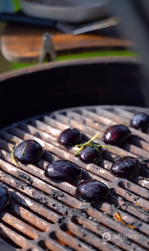 How to grill plums in an original way: an idea from a famous chef