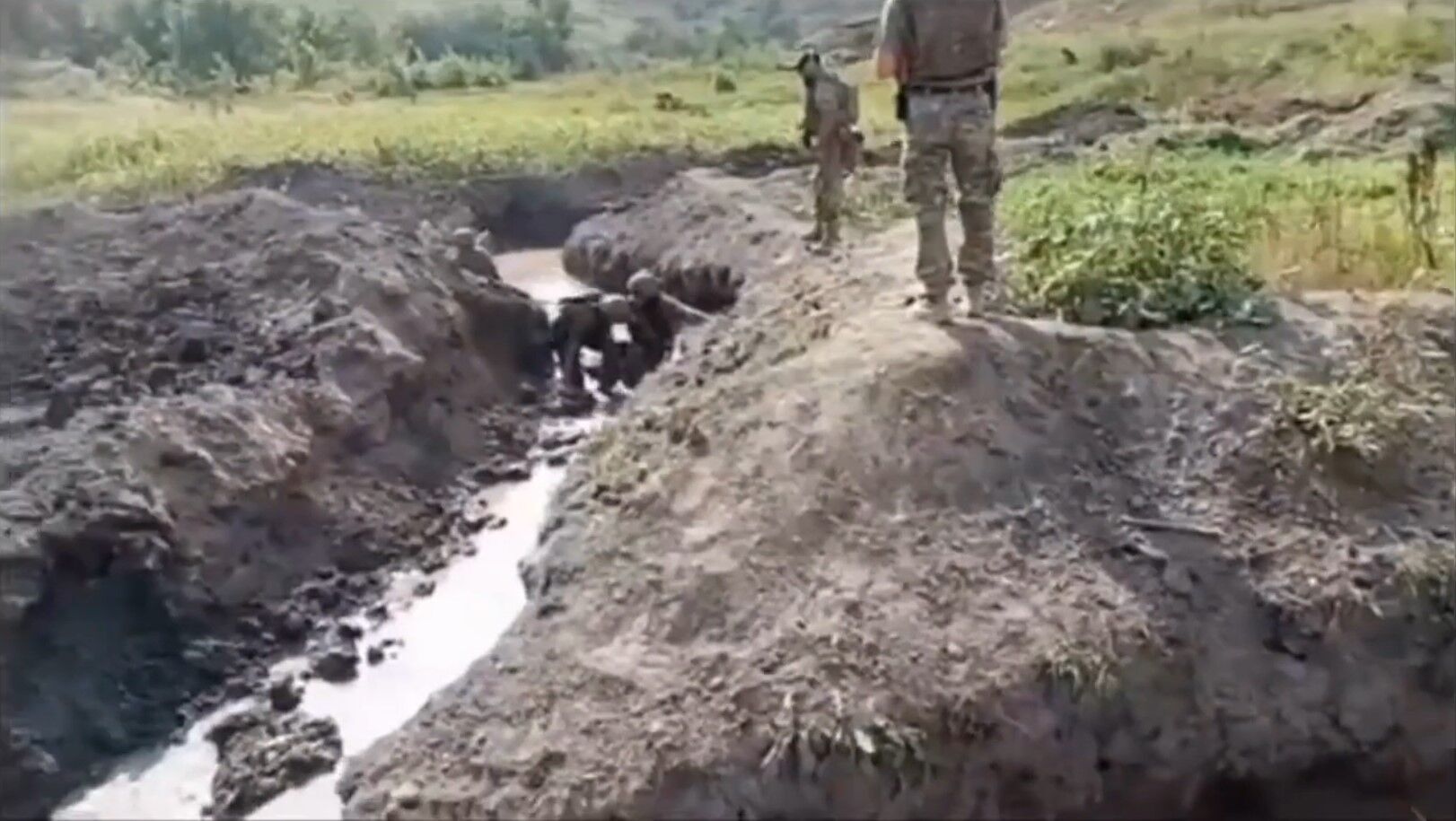 AFU soldiers prepare for assaults in extremely difficult conditions: footage of flooded trenches appeared 